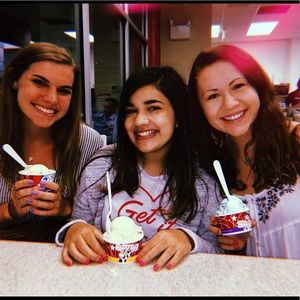 Meet your Posher, Lauren